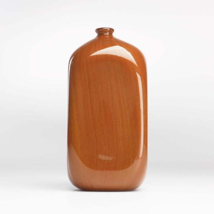 Carlo Scarpa a dessiné ce vase en céramique fantastique aux lignes pures et famines.