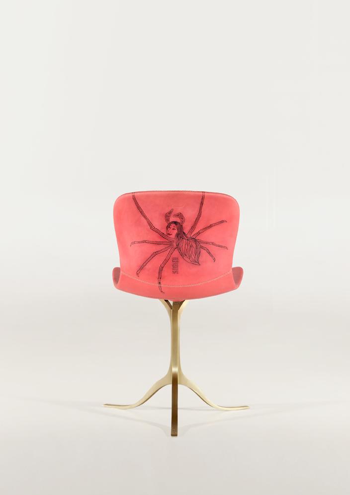 Cabinets de Curiosites Thomas Erber Bangkok Stephanie Grusenmeyer et Pieter Compernol Jerome Barrier chaise tatouee