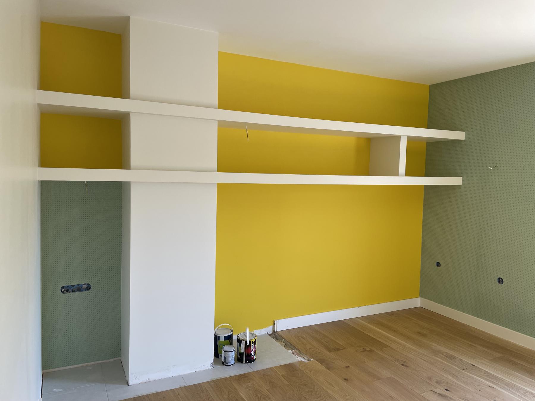 Vu sur les étagères en placoplatre réalisées par homemoderne en Loire-Atlantique. Créations sur mesure à Vertou Jérôme Barrier Nantes Loire-Atlantique. Réalisation artisans locaux. 